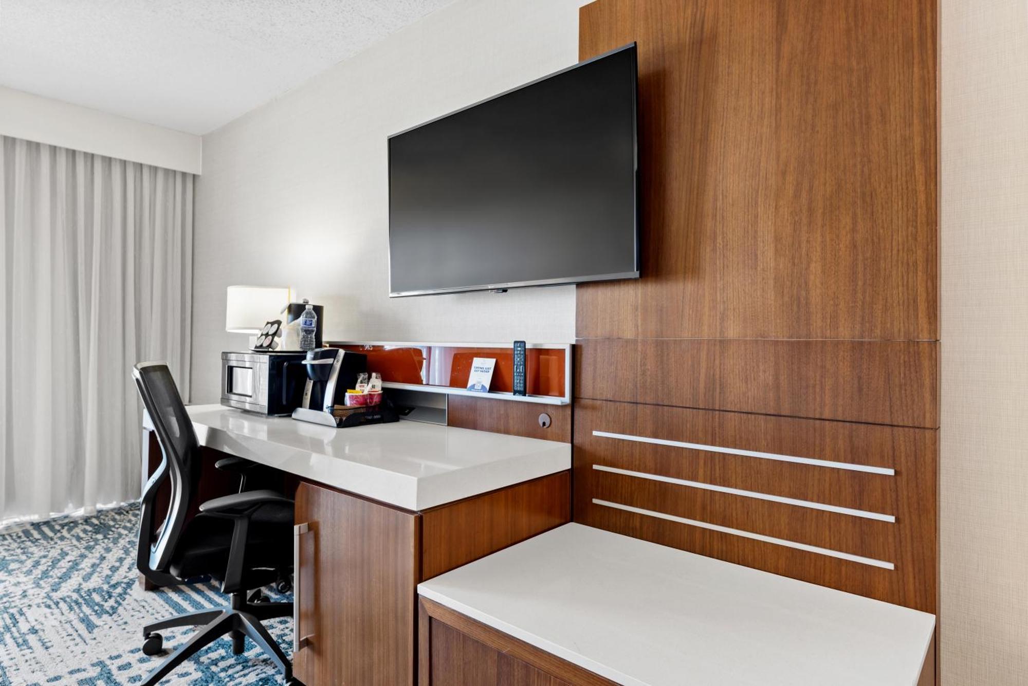 Delta Hotels By Marriott Mount Pleasant Расін Екстер'єр фото